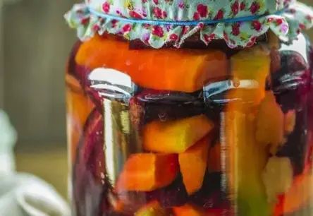 Fermentēti Burkāni ar Ingveru: Kraukšķīgs Veselības Eliksīrs Tavā Šķīvī