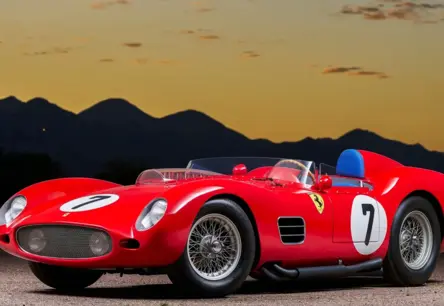Ferrari 250 Testa Rossa kopija izsolē sasniegusi nepieredzētu cenu: 720 000 dolāru par "viltotu" superauto