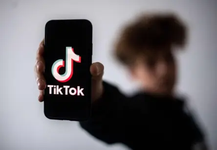 Francija sāk kriminālizmeklēšanu pret «TikTok» par pašnāvību veicinošu saturu