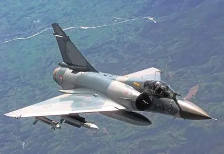 Francijas Mirage 2000 kaujas lidmašīnas un apmācīti ukraiņu piloti nonākuši Ukrainā – gatavi uzdevumiem