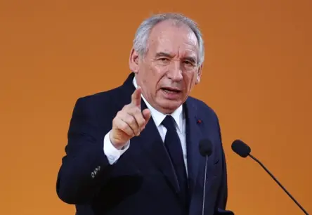 Francijas Premjera Fransuā Beirū Krēsls Šūpojas: Nacionālā Apvienība Atsaka Atbalstu Budžeta Kompromisam un Draud ar Valdības Gāšanu