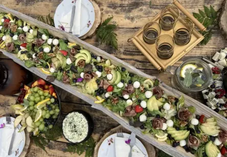 Gardēžu iedvesma no «Īstās latvju saimnieces» galda: izsmalcināti lapu salāti ar bumbieriem