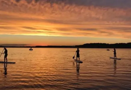 Glābēju steidzīga rīcība Ķīšezerā: divi SUPotāji nonāk nelaimē vēja dēļ – brīdinājums visiem ūdens prieku cienītājiem