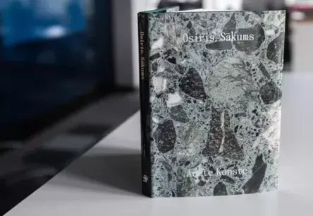 Grāmata atklāj leģendārās kafejnīcas "Osiris" stāstu un tās saistību ar Latvijas neatkarības atjaunošanu