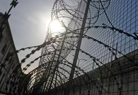 Iekšējās drošības birojs aiztur ieslodzījuma vietu pārvaldes amatpersonu par bērnu pornogrāfijas izplatīšanu