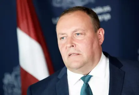 Iekšlietu Ministrs Kozlovskis Aizstāv Esošos Dienesta Darbiniekus: Izdienas Pensiju Izmaiņas Tikai Jaunpienācējiem