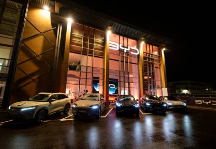 Inchcape Motors atklāj pirmo BYD autocentru Latvijā – sākas jauns posms elektroauto tirgus attīstībā