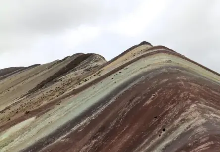 Indijā zemes nogruvums apraka autobusu ar pasažieriem: bojā gājuši vismaz 18 cilvēki