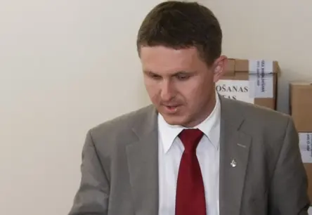 Izglītības un Zinātnes Ministres Biroja Vadītājs Indriķis Putniņš Deklarē Ievērojamu Īpašuma Pārdošanu un Apjomīgus Ienākumus