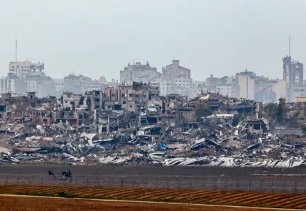 Izraēlas armija aicina palestīniešus evakuēties no Gazas pilsētas: Draudu un izmisuma ēna pār miljoniem