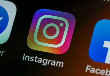 Jāņa Timmas tēvs publicē Annas Sedokovas pikantu fotogrāfiju, atsākot strīdu starp bijušajiem ģimenes locekļiem