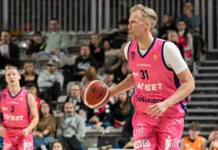 Jānis Bērziņš paraksta ilgtermiņa līgumu ar "Rīgas Zeļļiem"