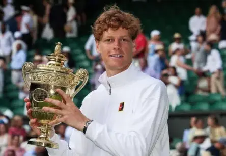 Janniks Sinners veic pārsteidzošu soli: Darbā atkal pieņem atlaisto treneri Umberto Ferraru