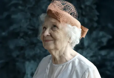 Jaunā Rīgas teātra sezonu atklās Alvja Hermaņa iestudējums «Kritiens augšup», pievēršoties aktiera profesijas neredzamajai pusei