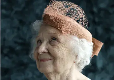 Jaunais Rīgas teātris atklāj sezonu ar Alvja Hermaņa iestudējumu "Kritiens augšup"