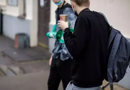 Jauniešu bezdarbs Latvijā – bumbas ar laika degli atskaite: cēloņi, sekas un ceļš uz gaišāku nākotni