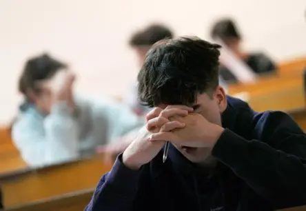 Jauniešu studiju izvēles un darba tirgus vajadzību disbalanss: Nākotnes izaicinājumi Latvijā