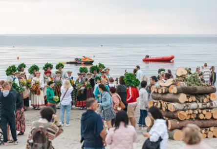 Jūrmala Aicina Svētīt Līgo Pie Jūras: Uguns, Mūzika un Mūžīgās Tradīcijas Vasaras Saulgriežos