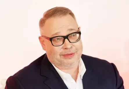 Kailums uz Skatuves: Kad Māksla Satiekas ar Polemiku – Nacionālā Teātra Direktora Viedoklis un “Sapņa Vasaras Naktī” Atbalsis