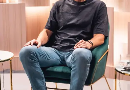 Kaislība ģimenē: Kā apzināta tuvība bērnu klātbūtnē veicina seksuālo audzināšanu?