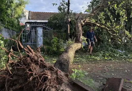 Kalmegi postošais nežastis Vjetnamā: dzīvības zaudējuši vismaz pieci cilvēki, Filipīnas gatavojas nākamajai stihijai