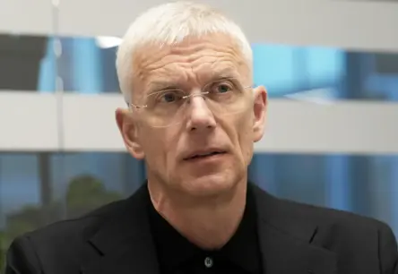 Kariņa lidojumu lieta nonāk tiesā; vienīgais apsūdzētais – bijušais Valsts kancelejas vadītājs