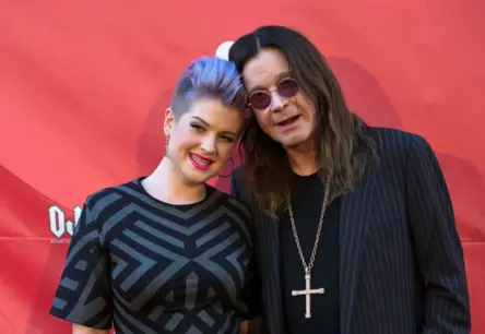 Kellija Osborna lauztām sirdīm pirmo reizi atklāj sajūtas pēc tēva Ozija Osborna nāves