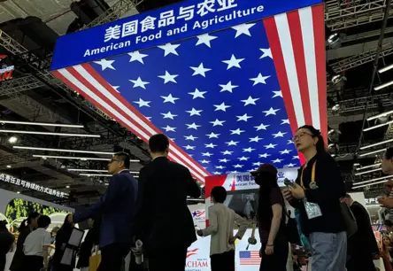 Ķīnas eksports oktobrī krītas 1,1%, ASV tirdzniecība jūtamas sekas, bet cerības uz uzlabojumu aug