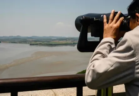 Klusuma vārds: Dienvidkoreja demontē propagandas skaļruņus uz robežas ar Ziemeļkoreju