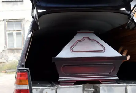 Konkurences padome izmeklē aizdomas par astoņu apbedīšanas pakalpojumu sniedzēju iesaisti kartelī