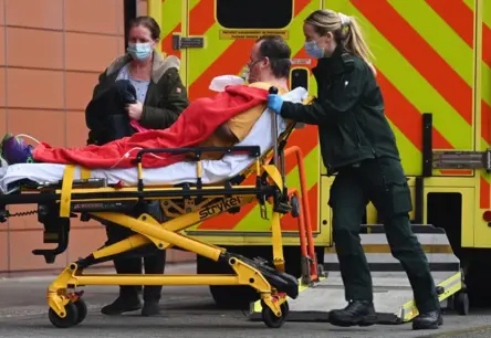 Koronavīrusa vilnis Lietuvā: viens simptoms, kas palīdz atšķirt to no saaukstēšanās un liek būt modriem