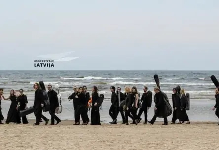 Kremerata Baltica atgriežas koncertzālē "Latvija" ar pirmatskaņojumu un spožiem solistiem