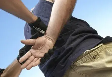 Latgalē aizturēti pieci naudas kurjeri, kas iesaistīti krāpšanas shēmās