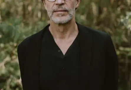 Latviešu kordiriģents Kaspars Putniņš rīt stāsies pie diriģenta pults Berlīnes filharmonijas "mūzikas templī" ar unikālu <i>a cappella</i> programmu