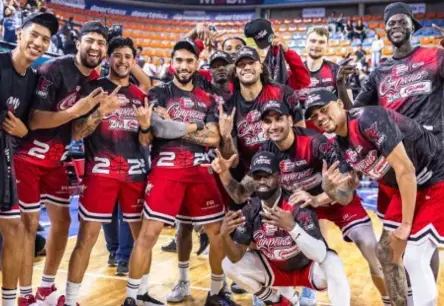 Latvietis Helmanis un “Diablos Rojos” sasniedz Meksikas basketbola čempionāta finālu