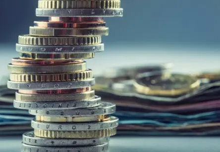 Latvijā gada inflācija septembrī nemainīgi 4,1%, rudens sezonas ietekme jūtama apģērbu cenās