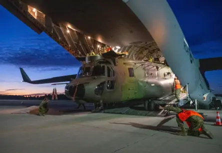 Latvijā ieradušies divi kanādas «CH-147 Chinook» helikopteri, ievērojami stiprinot valsts aizsardzības spējas