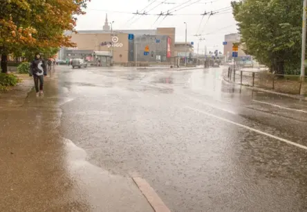 Latvijā izsludināts dzeltenais brīdinājums: sestdien gaidāmas stipras lietavas