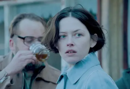 Latvijā uzņemta starptautiska kopražojuma filma "Serafima", kas pēta varas un nodevības tēmas