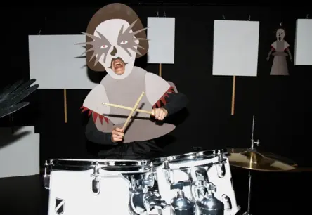 Latvijas Leļļu teātris atklāj monoizrādi «Nē! Nē! Nē!» – leļļu un protestu kultūras dialogs