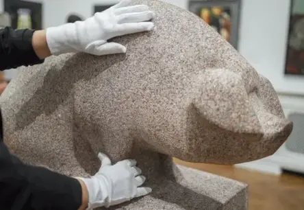 Latvijas Nacionālais mākslas muzejs aicina uz multisensoru ekskursiju “Sajust un saklausīt mākslu”