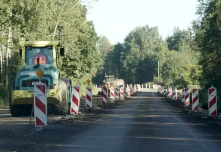 Latvijas Pašvaldību savienība brīdina: finansējuma griezums ceļiem draud ar katastrofu valsts reģionos