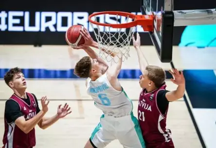 Latvijas U18 basketbolisti noslēdz grupu turnīru ar zaudējumu Slovēnijai: Liktenīga cīņa par izdzīvošanu pret Lietuvu