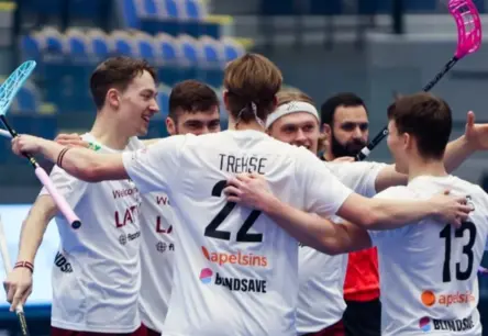 Latvijas florbolisti Pasaules spēlēs Čendū izcīna 5. vietu, uzveicot Kanādu