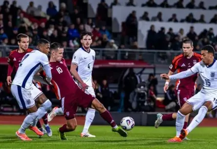 Latvijas futbolisti cieš sakāvi pret Angliju; viesi nodrošina ceļazīmi uz Pasaules kausu