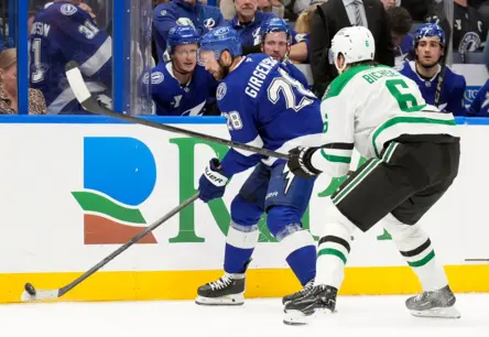 Latvijas hokejisti turpina gūt panākumus NHL laukumos