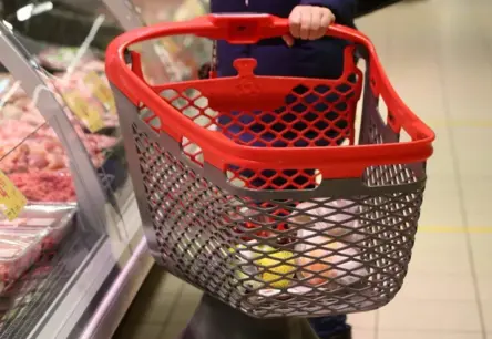 Latvijas patērētāju noskaņojums: ģeopolitikas ēnas un vasaras kaprīžu ietekmē trausla atveseļošanās