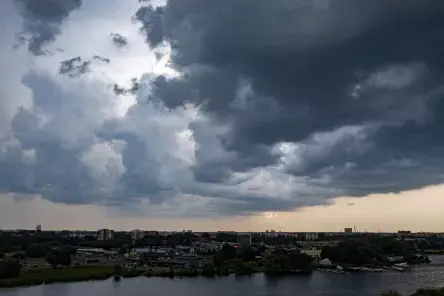 Latviju pirmdien pārsteigs pērkona negaisi un intensīvas lietusgāzes