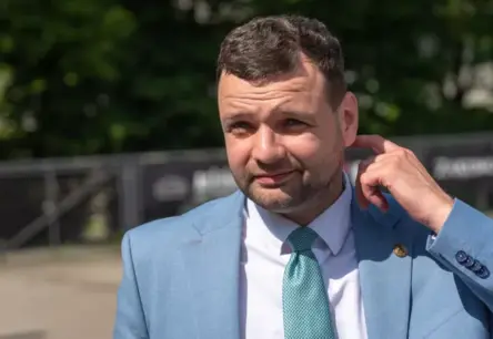 Latviju satricina 44 000 eiro pensijas mīkla: ministrs zina noslēpumu