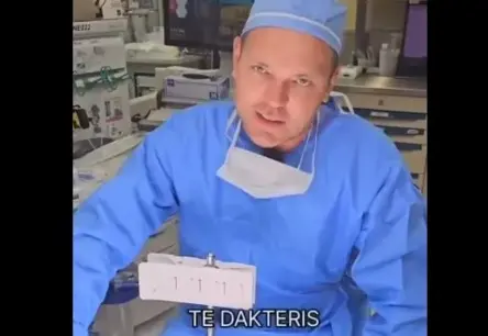 Lauris Reiniks operāciju zālē: video atklāj negaidītu tikšanos ar pasaulslaveno ķirurgu